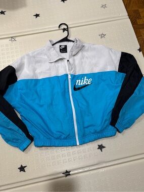 Nike White Lightweight Windbreaker Jacket vintage style
